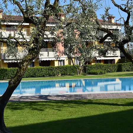 Villaggio Dei Fiori Apartment